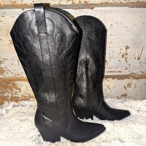 Women's Cowboy Boots In Color Black. Size 6